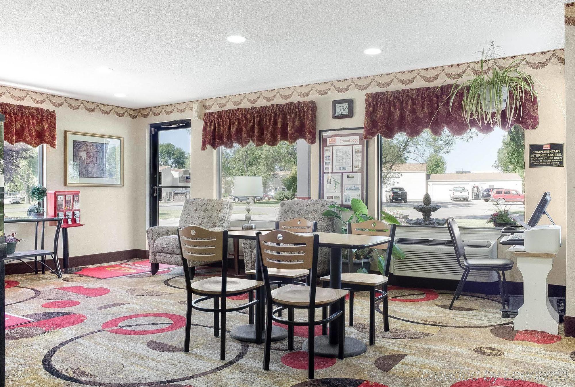 Econo Lodge Grand Forks Exteriör bild