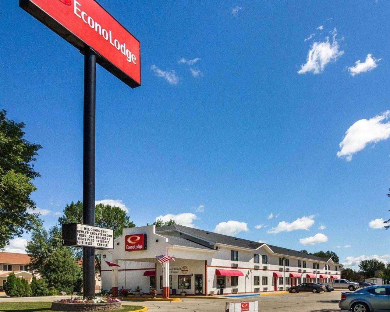 Econo Lodge Grand Forks Exteriör bild